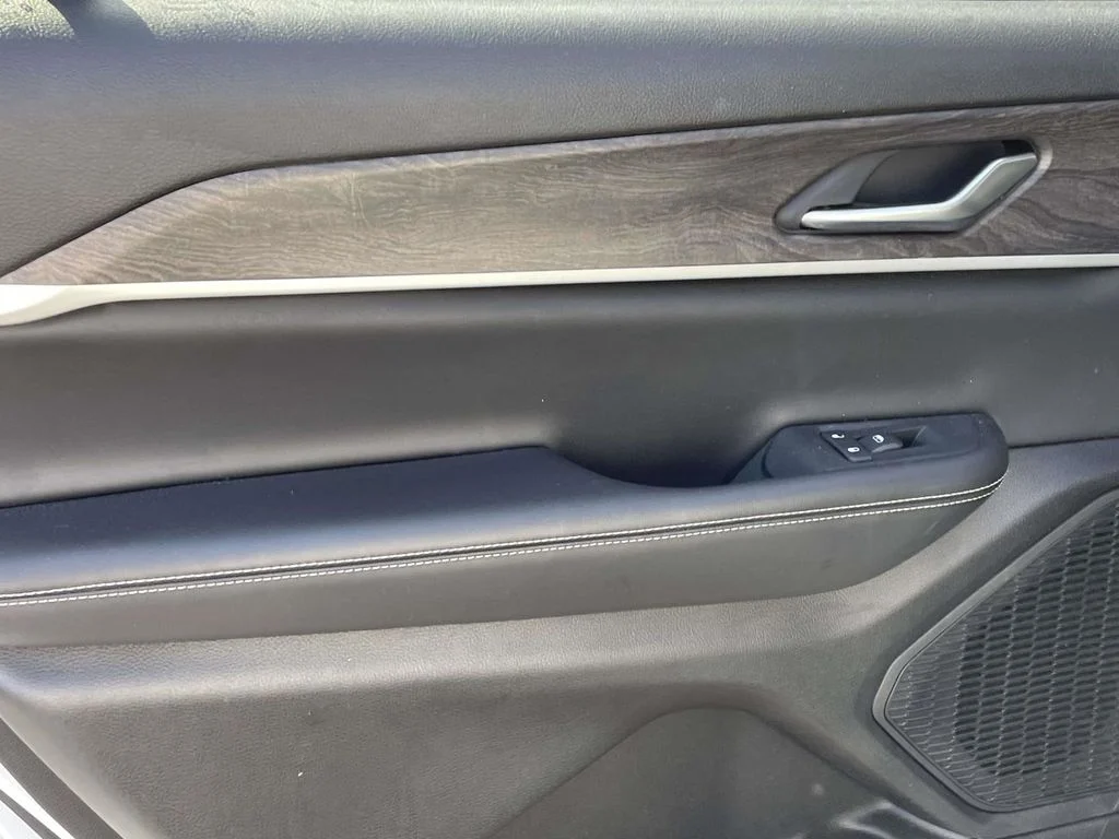 Used 2023 White Jeep Limited image 18