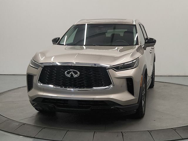 Used 2023 Silver INFINITI LUXE image 4