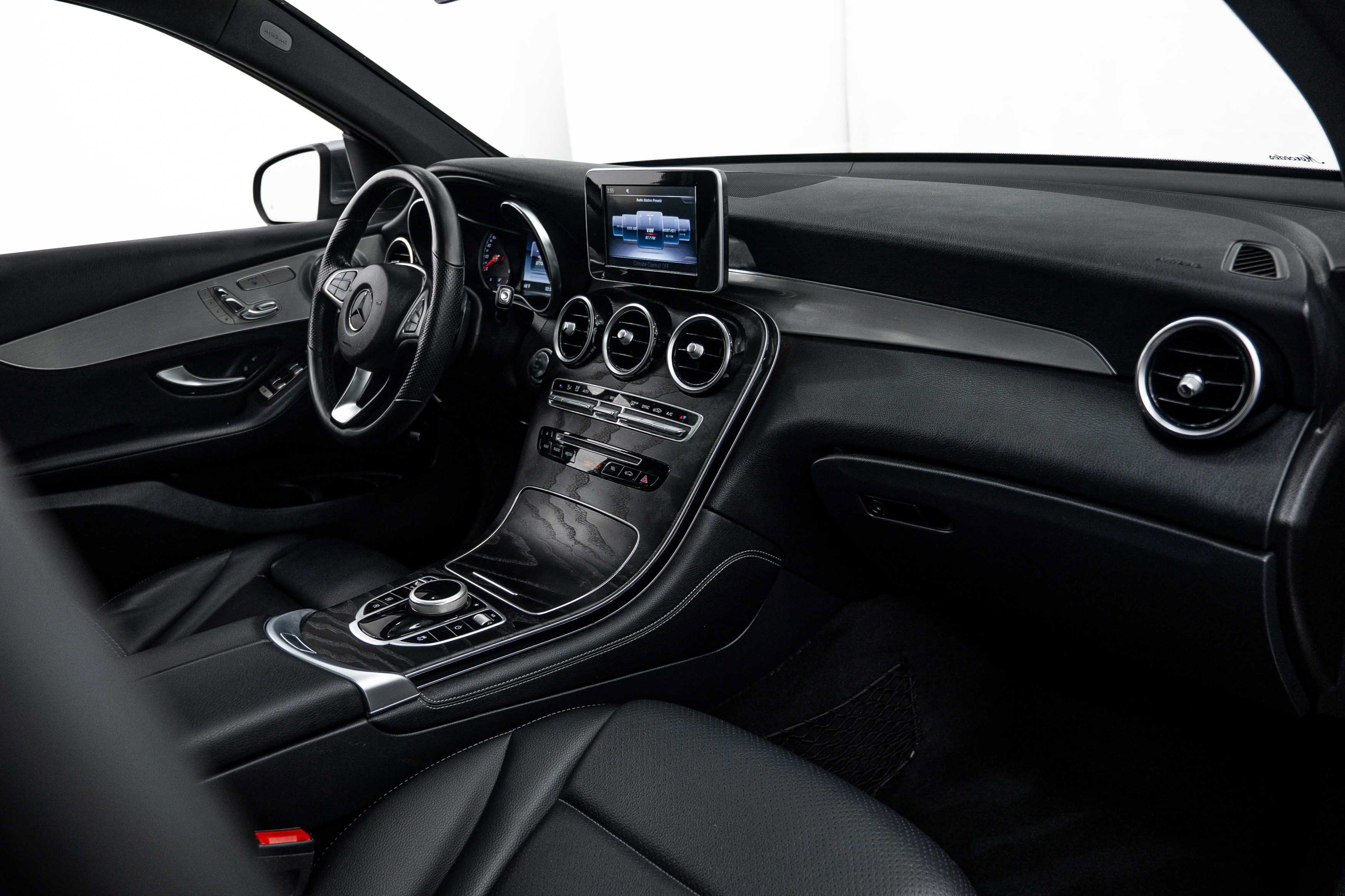 Used 2019 Selenite Grey Metallic Mercedes-Benz GLC 300 image 8