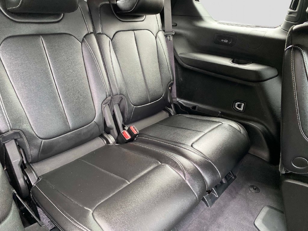 Used 2024 White Jeep Limited image 29