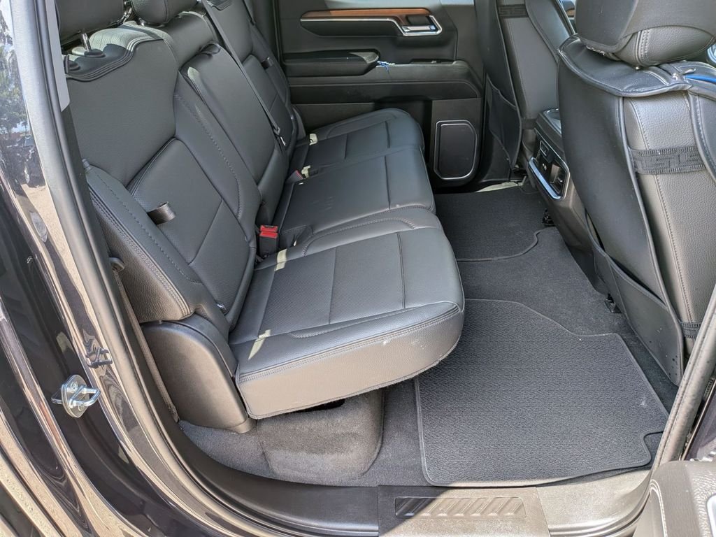 Used 2022 Silver GMC Denali image 17