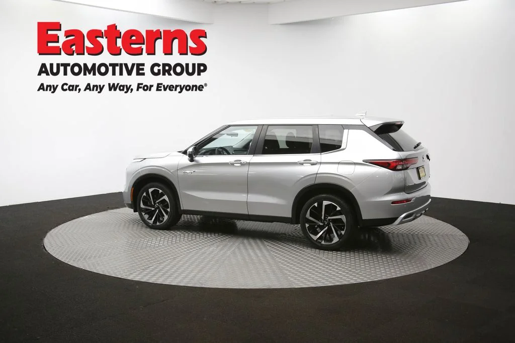 Used 2023 Silver Mitsubishi SE image 60