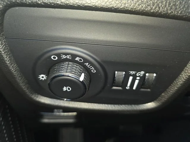 Used 2023 White Jeep Limited image 28