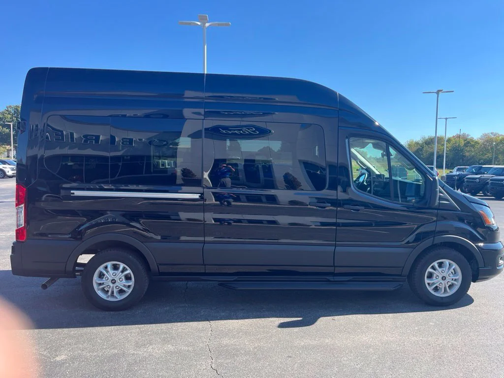 New 2027 Black Ford XL image 6