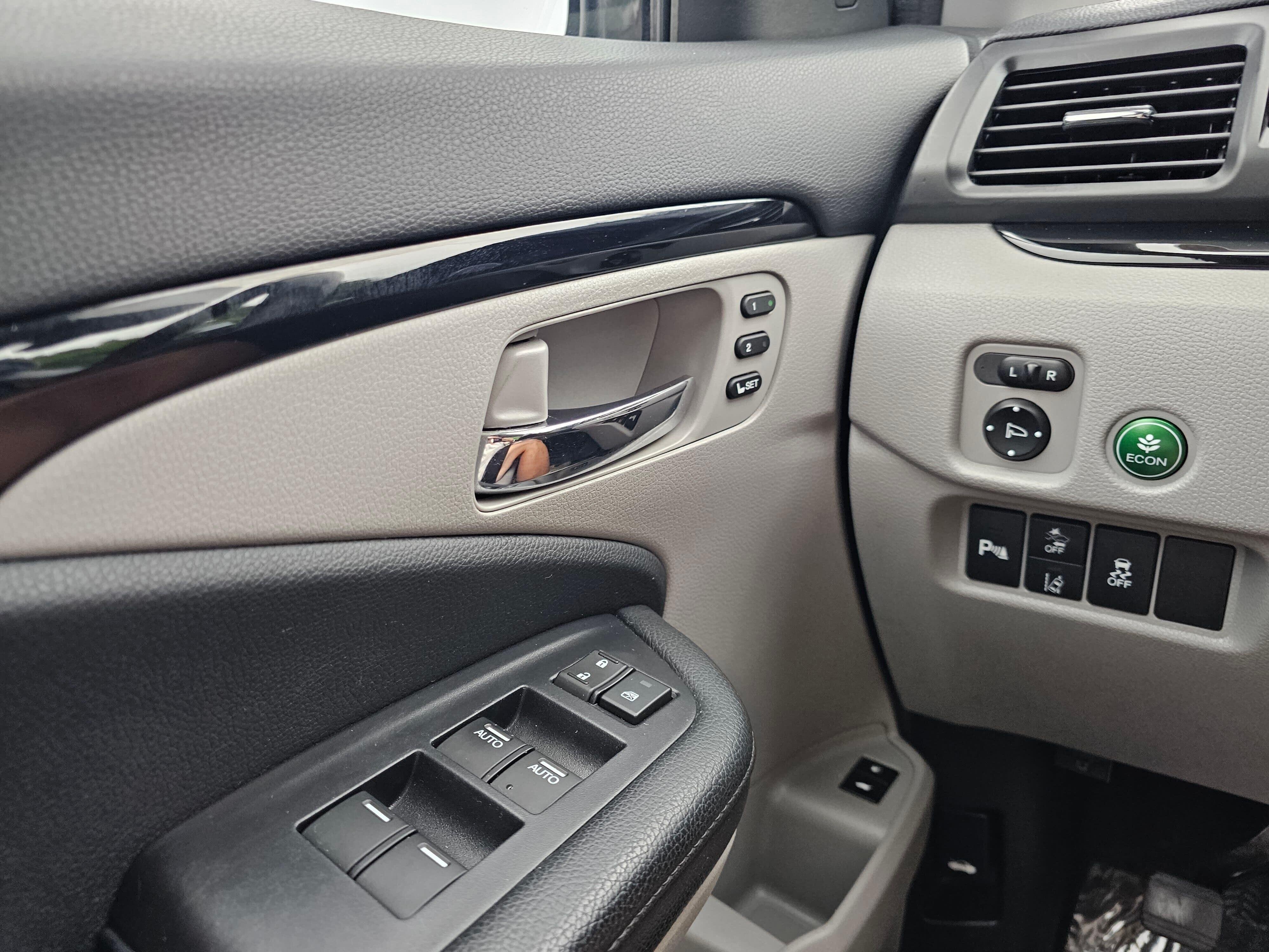 Used 2019 Modern Steel Metallic Honda Touring image 29