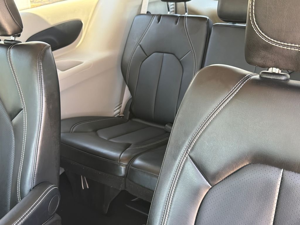 Used 2024 Silver Chrysler Touring L image 19