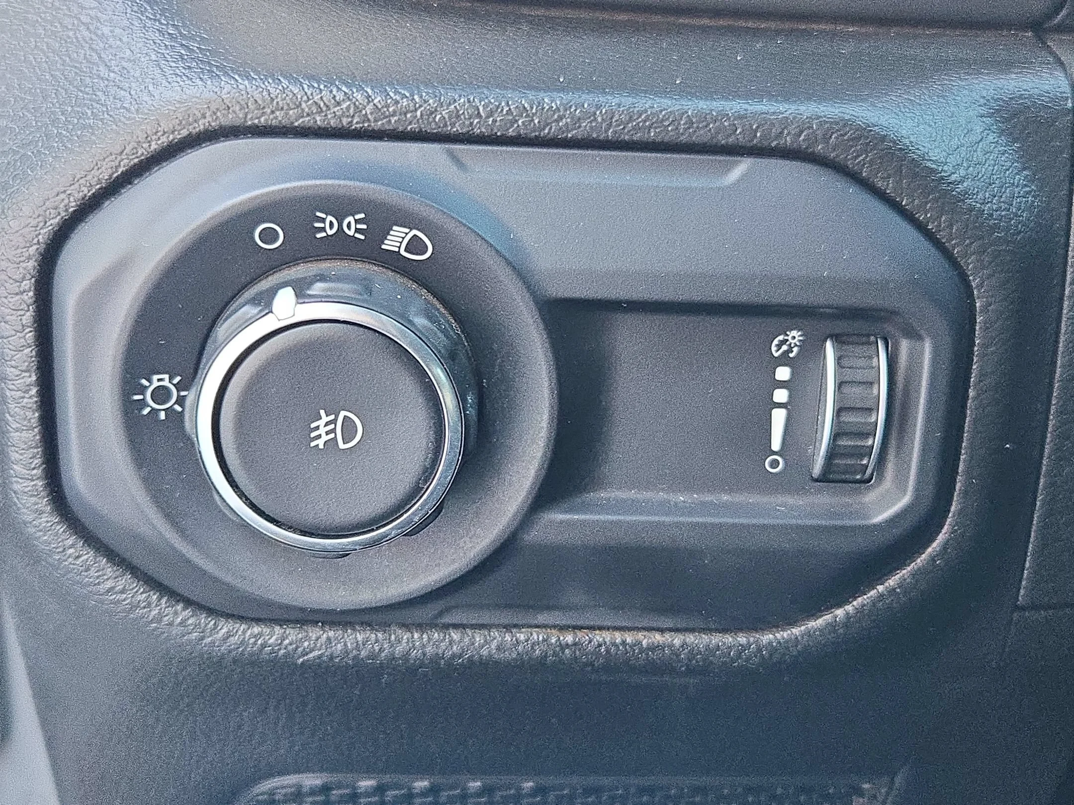 Used 2023 Sting-Gray Clearcoat Jeep Sport image 25