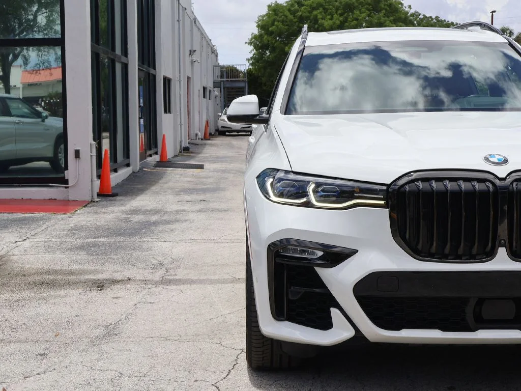Used 2021 White BMW M50i image 19