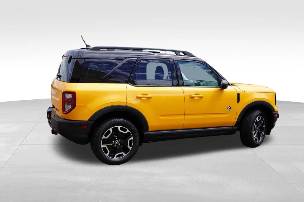 Used 2022 Cyber Orange Metallic Tricoat Ford Outer Banks image 4