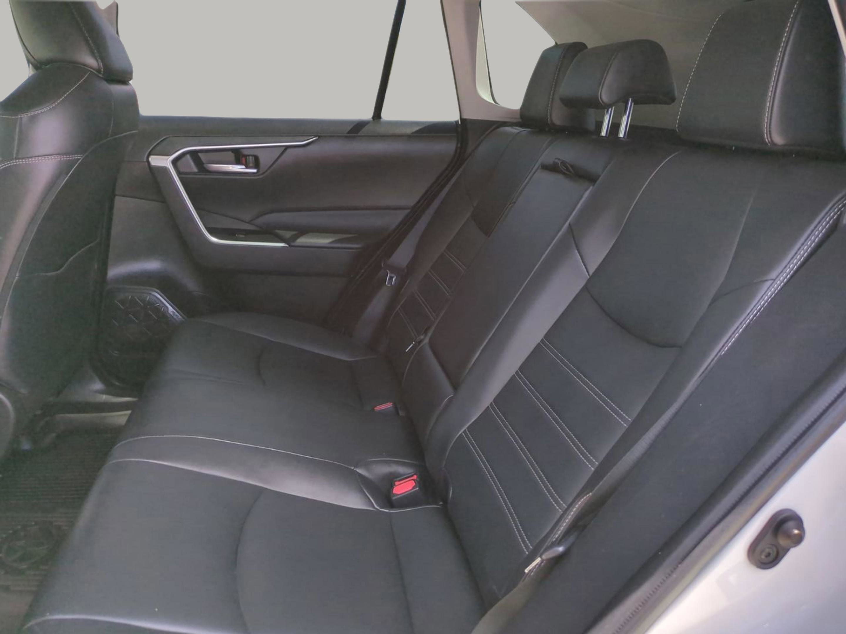 Used 2022 Blizzard Pearl Toyota XLE Premium image 19