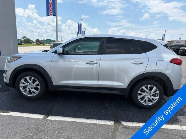 Used 2019 Molten Silver Hyundai SE image 7