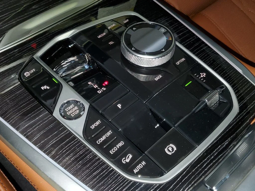 New 2027 Skyscraper Grey Metallic BMW M60i image 26