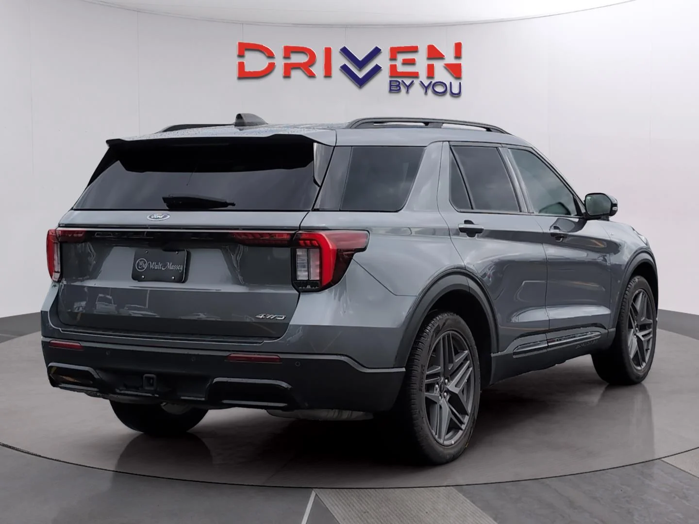 Used 2025 Carbonized Gray Ford ST-Line image 5