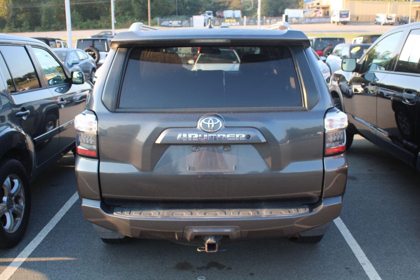 Used 2017 Magnetic Gray Metallic Toyota SR5 image 7