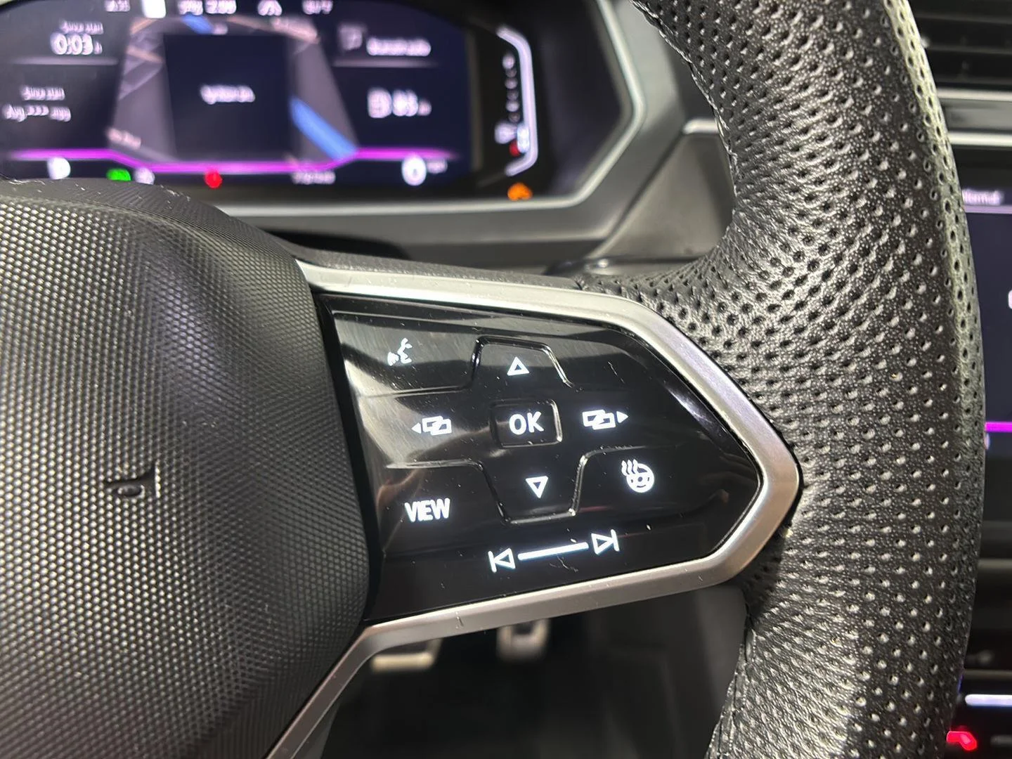 Used 2022 Platinum Gray Metallic Volkswagen SEL R-Line image 18