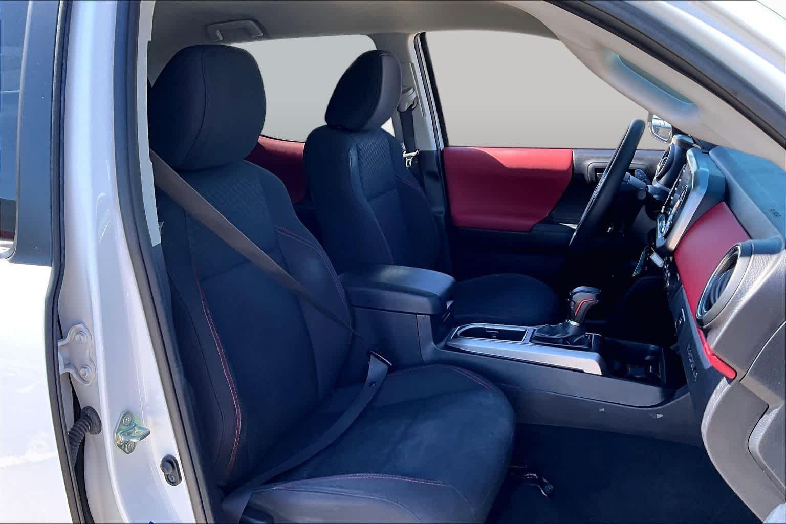 Used 2020 Super White Toyota SR5 image 9