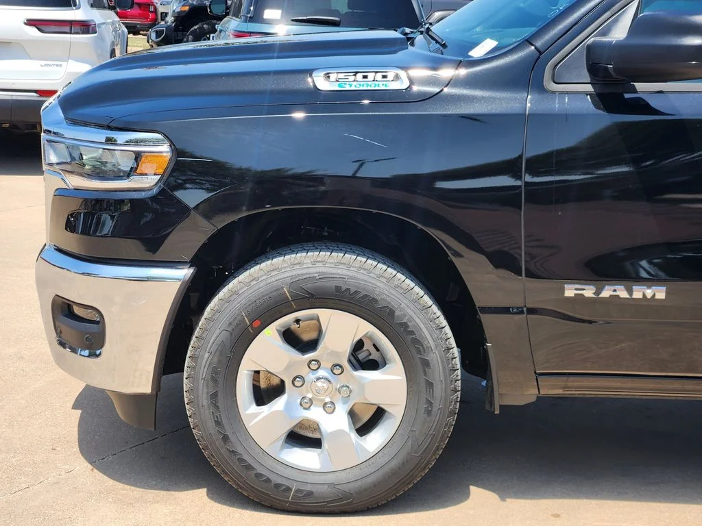 New 2026 Diamond Black Crystal Pearl-Coat Exterior Paint RAM Big Horn/Lone Star image 6
