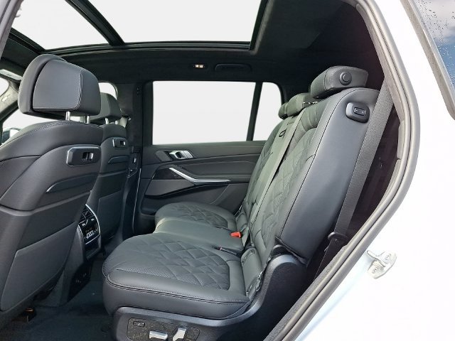 New 2027 Mineral White Metallic BMW xDrive40i image 9