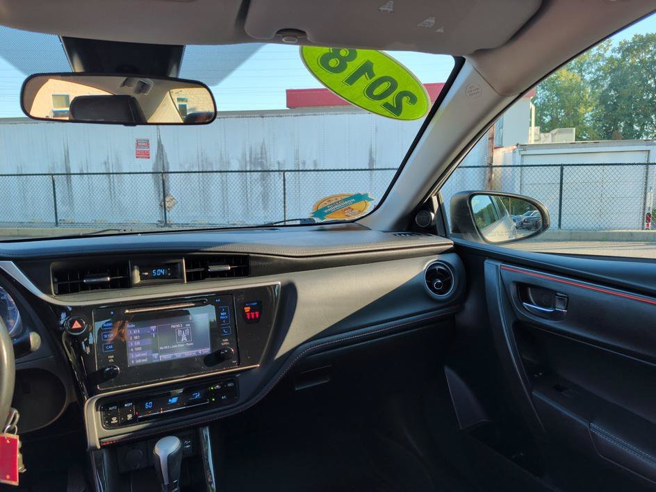 Used 2018 Classic Silver Metallic Toyota SE image 10