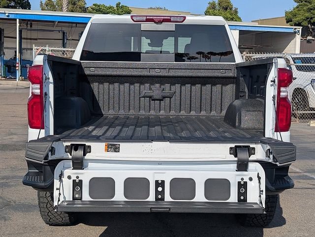 New 2026 Summit White Chevrolet ZR2 image 8