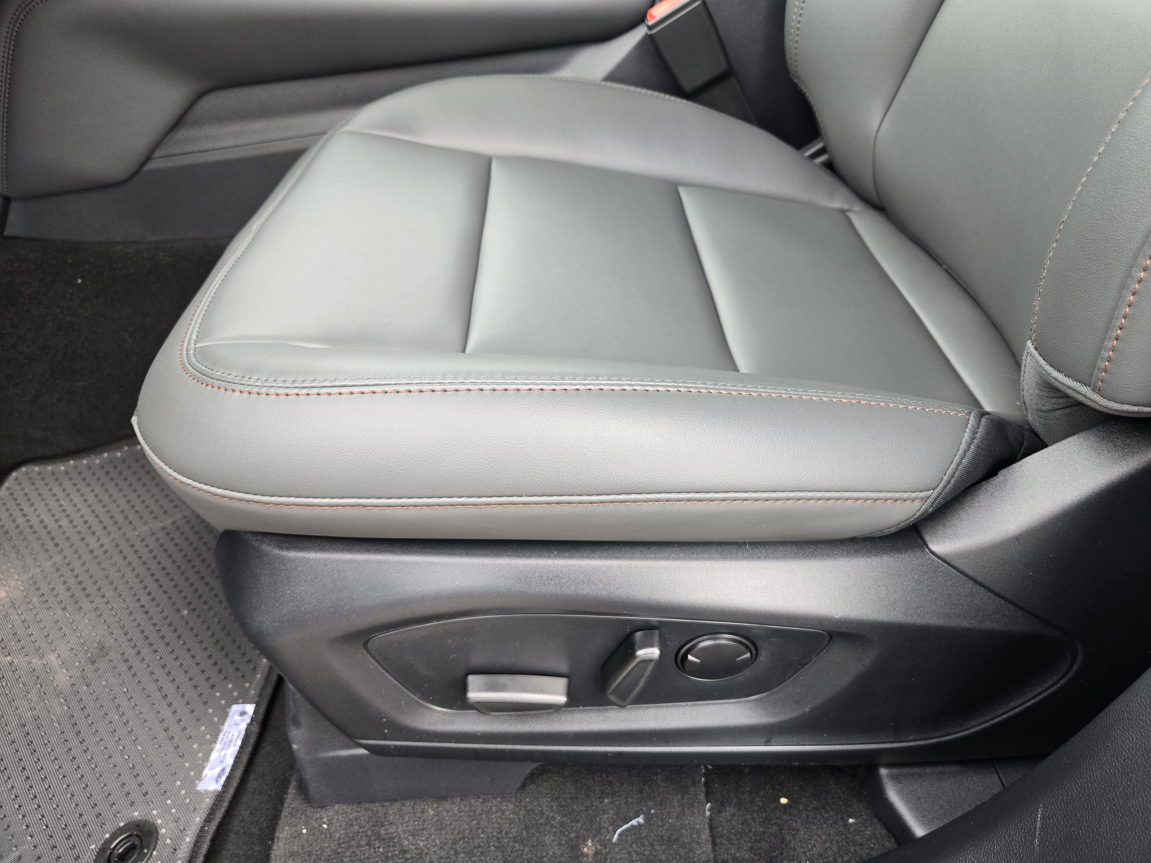 New 2026 Carbonized Gray Metallic Ford Active image 15