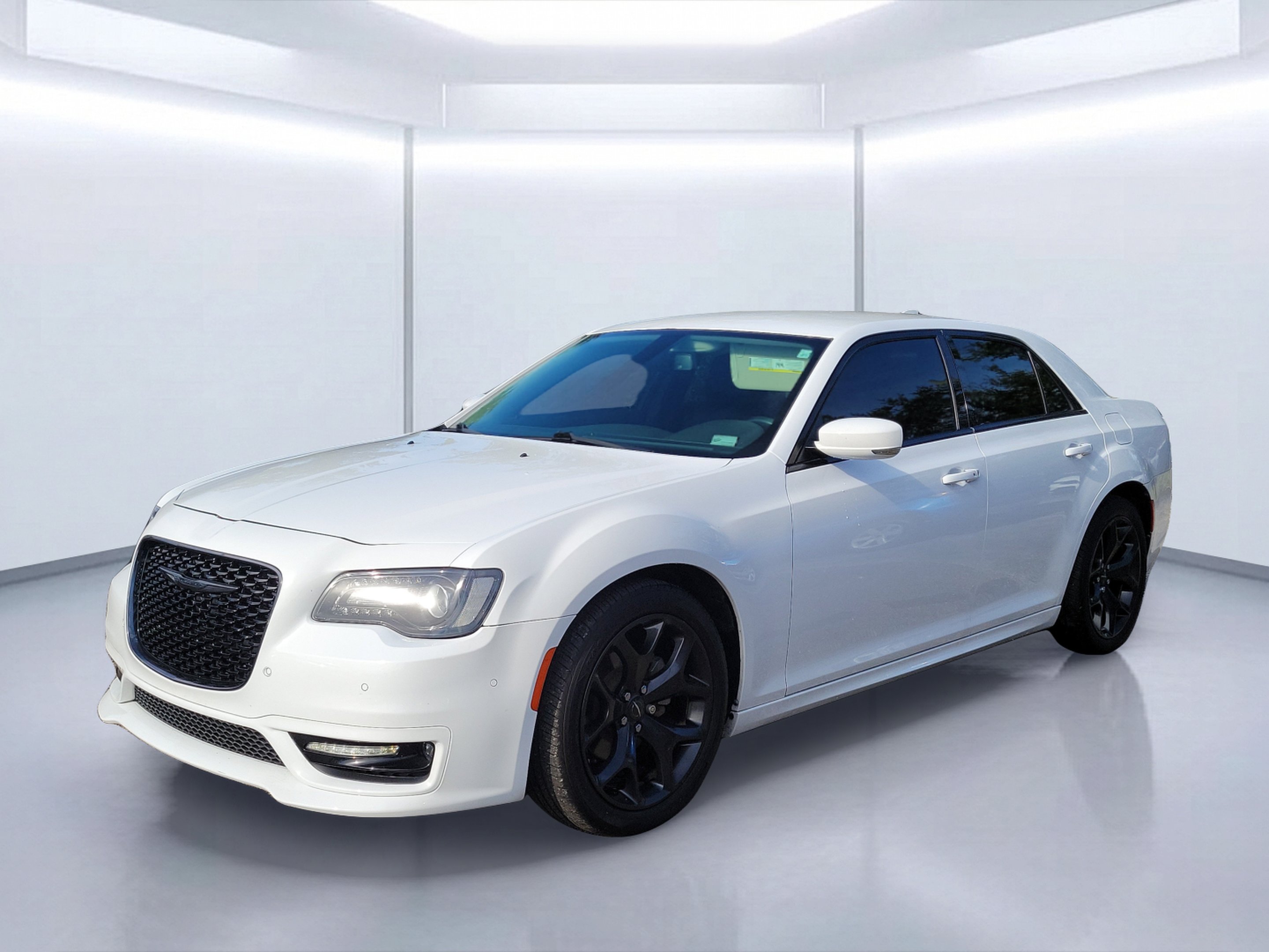 Used 2022 Bright White Clearcoat Chrysler Touring image 2