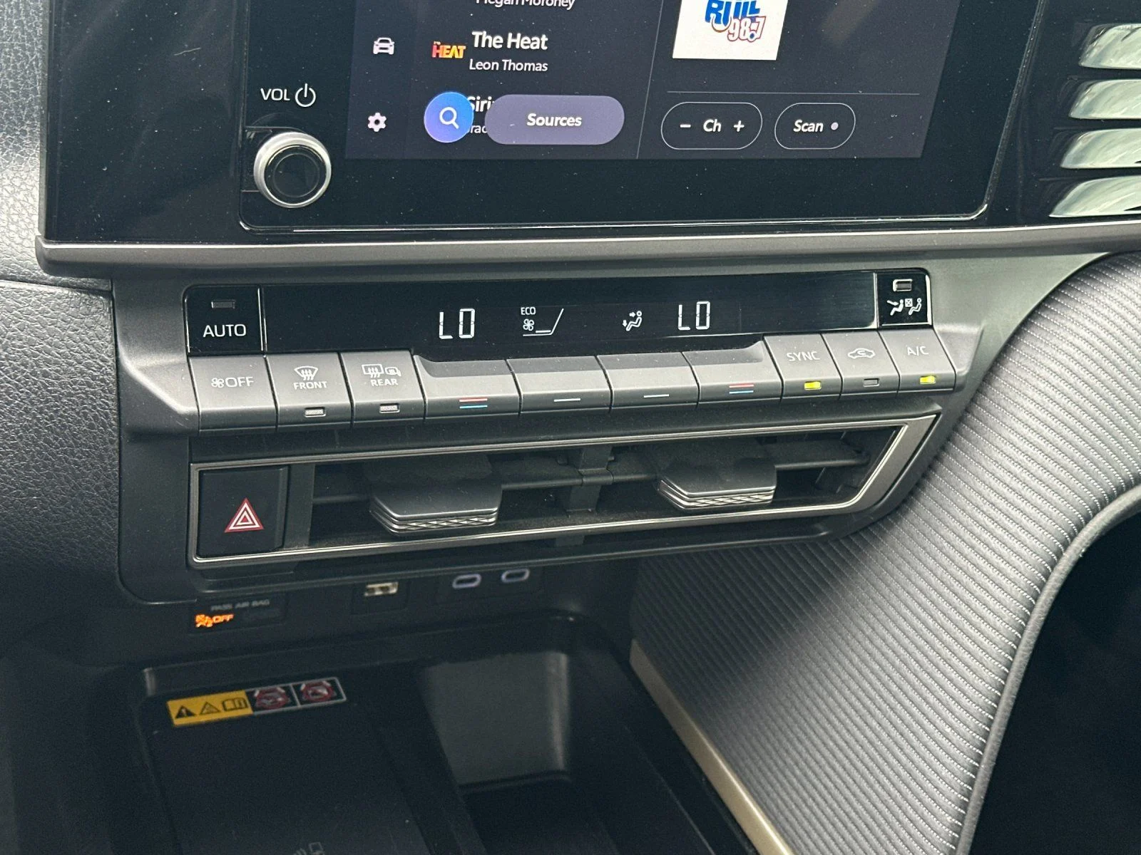 Used 2025 Ice Toyota SE image 18