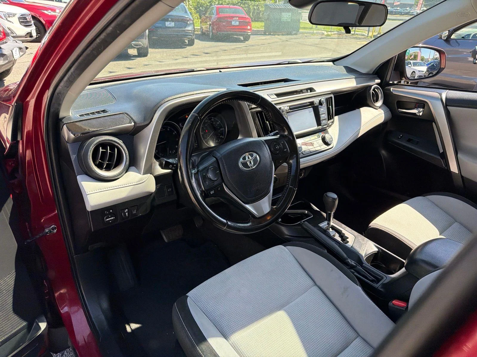 2018 Toyota RAV4 XLE - Photo 23