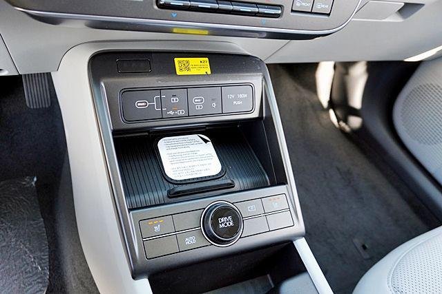 New 2026 White Hyundai SEL Premium FWD image 31