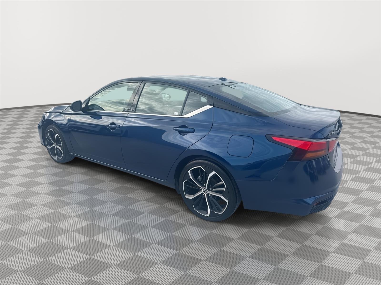 Used 2023 Deep Blue Pearl Nissan 2.5 SR image 6