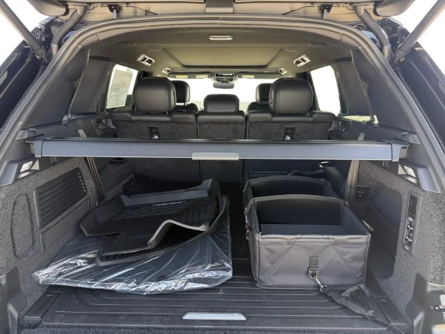 New 2027 Black Land Rover SE image 18