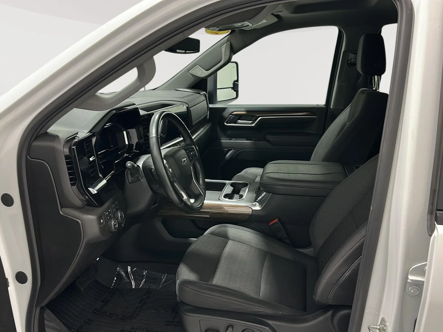 Used 2025 Summit White Chevrolet LT image 18