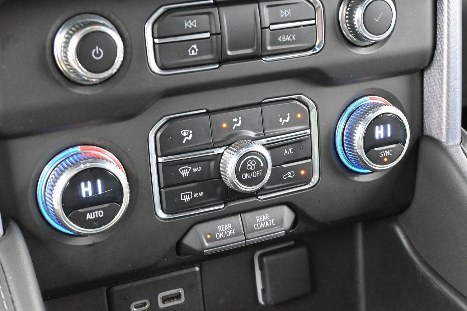 Used 2023 Onyx Black GMC SLE image 22