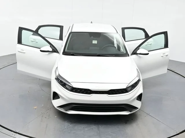Used 2022 Snow White Pearl Kia LXS image 39