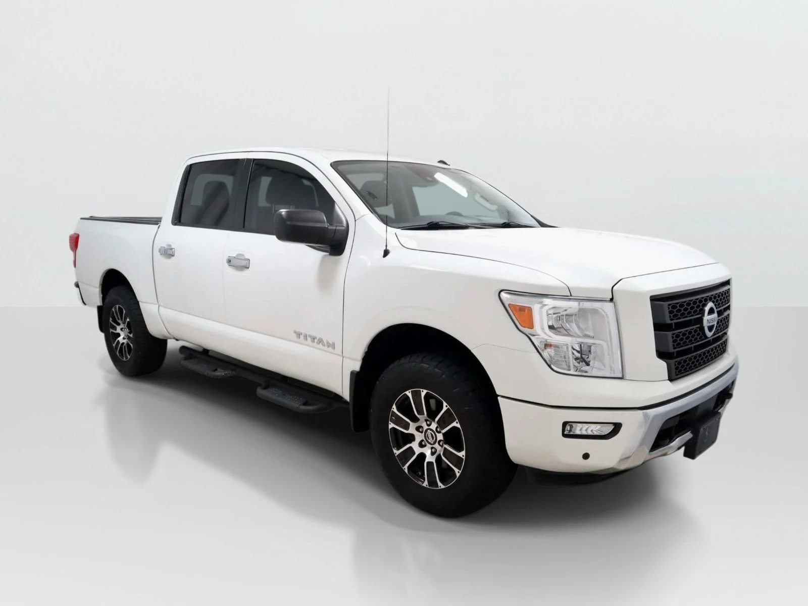 Used 2021 Glacier White Nissan SV image 6