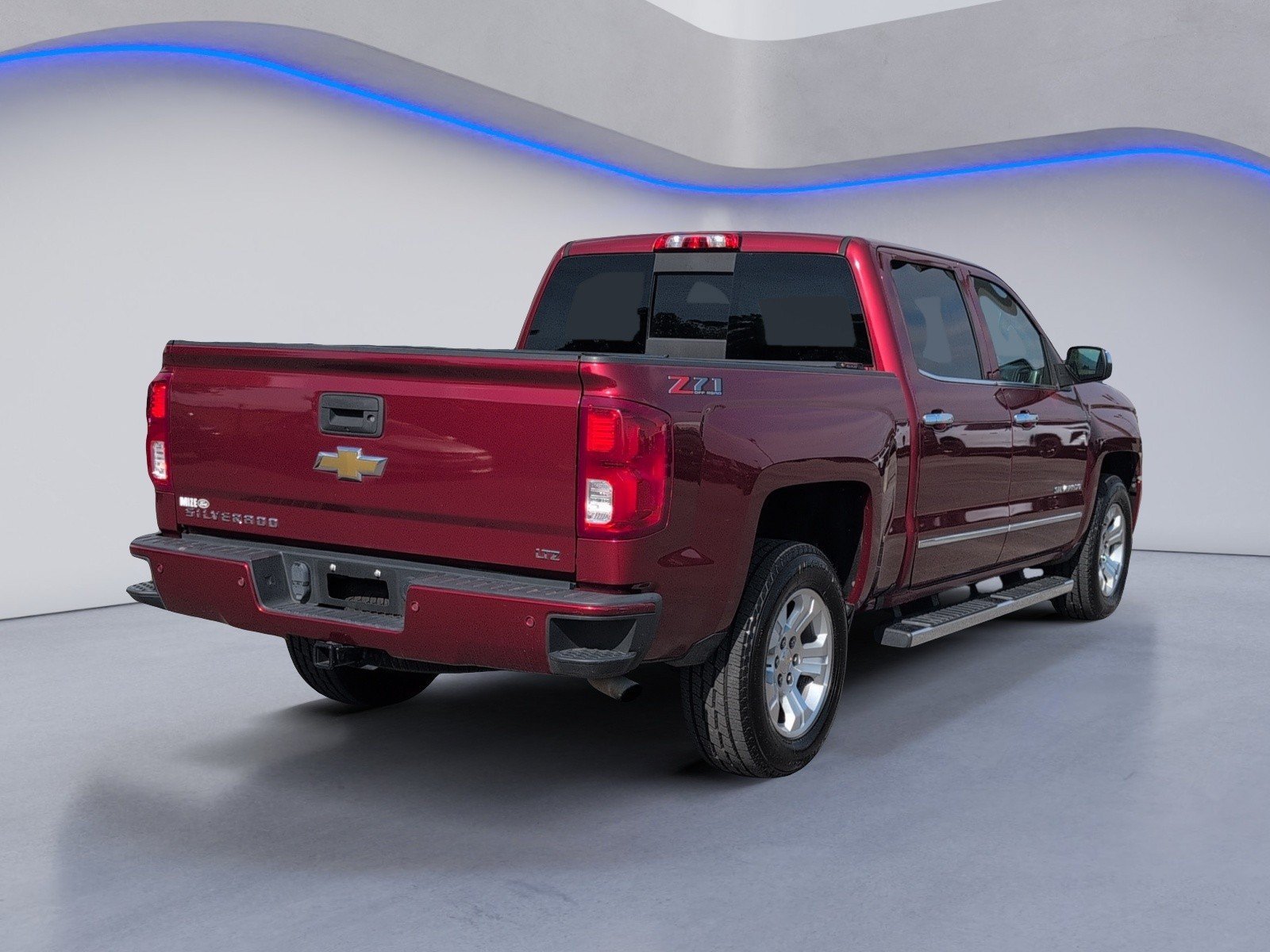 Used 2018 CAJUN RED TINTCOAT Chevrolet LTZ image 3