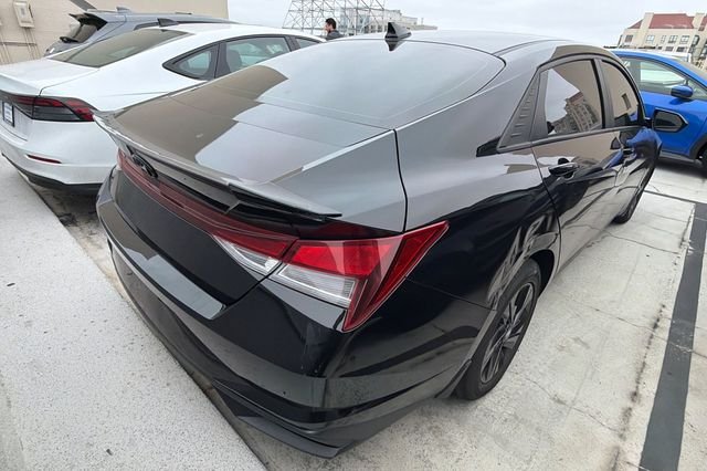 Used 2022 Phantom Black Hyundai SEL image 7