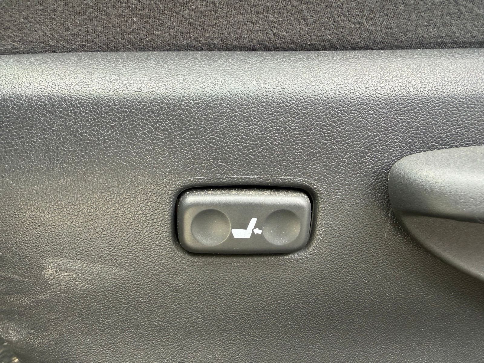 Used 2012 Blue Toyota Three image 18
