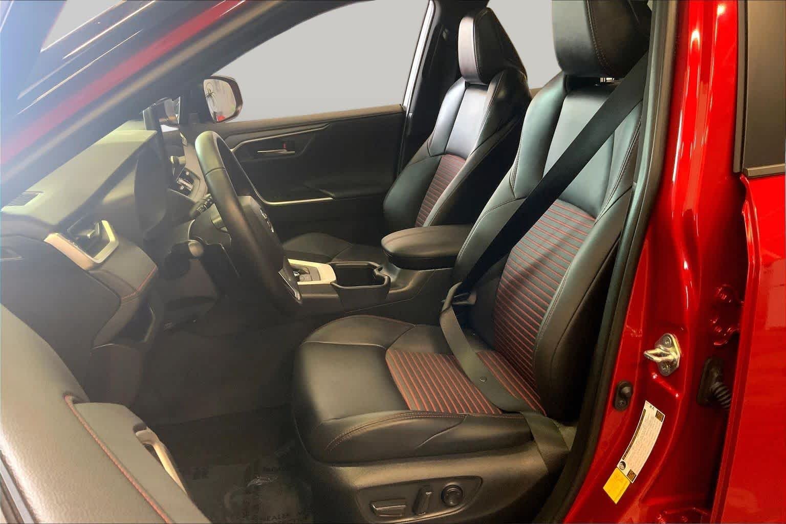 Used 2023 Supersonic Red/Midnight Black Metallic Toyota XSE image 8