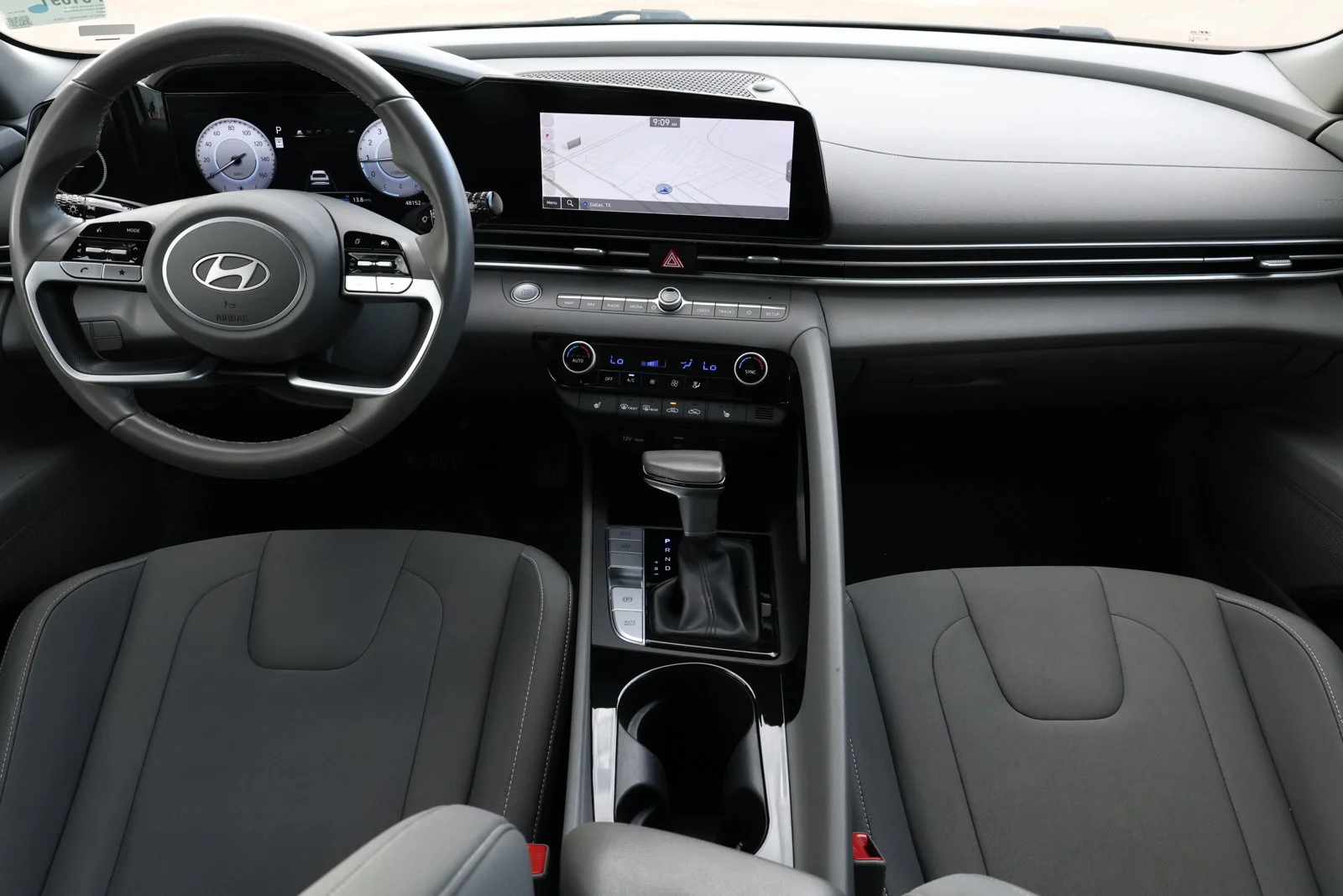 Used 2025 Silver Hyundai SEL Convenience image 2