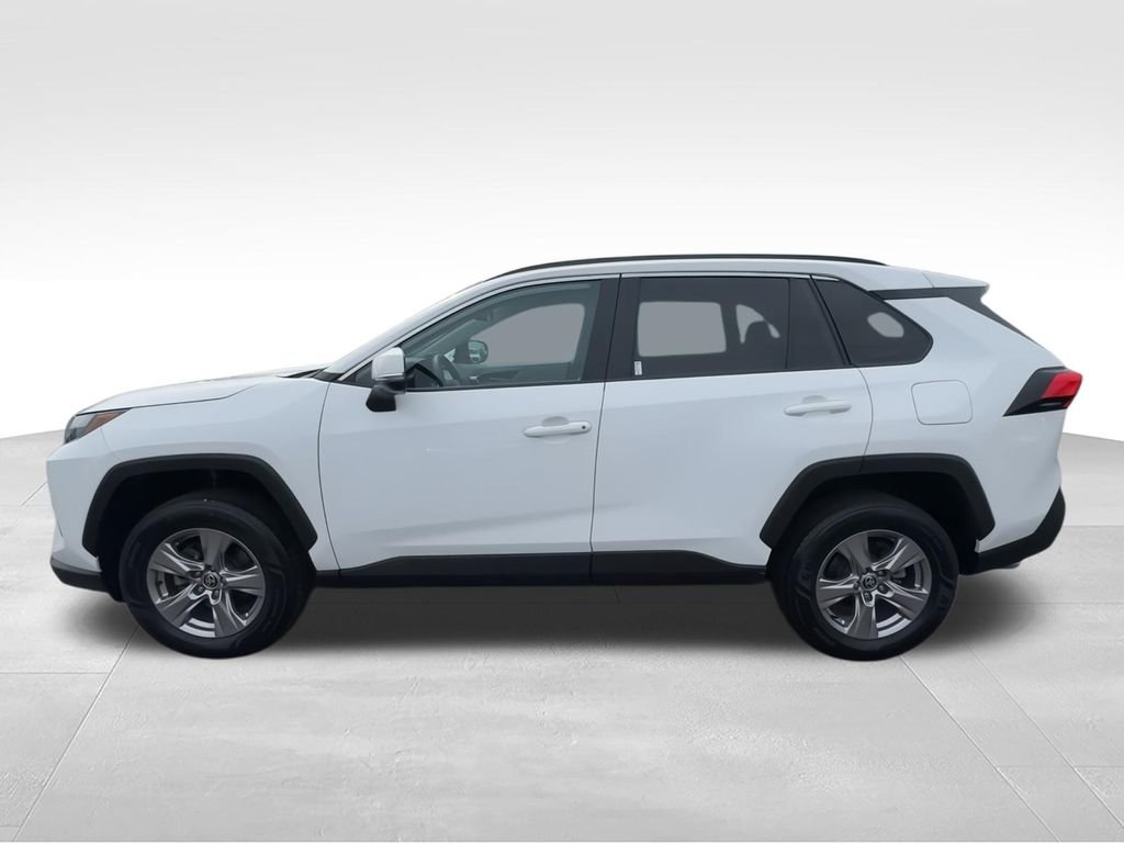 Used 2022 White Toyota XLE image 5