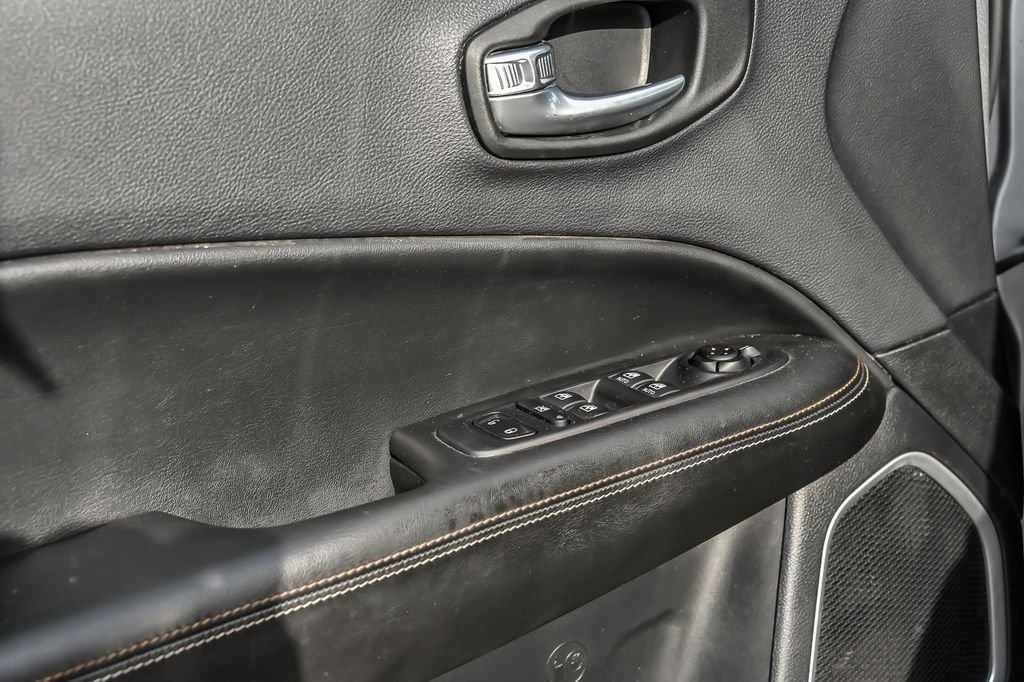 Used 2020 Silver Jeep Latitude image 12