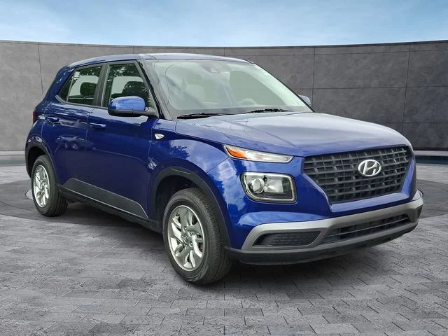 Used 2022 Blue Hyundai SE image 2
