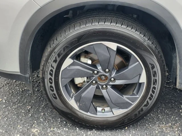 Used 2025 Silver Nissan SV image 9