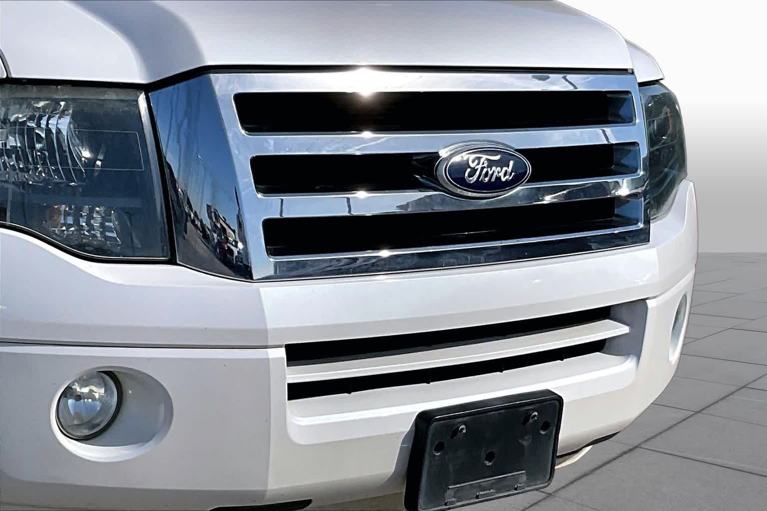 Used 2011 White Platinum Metallic Ford Limited image 25