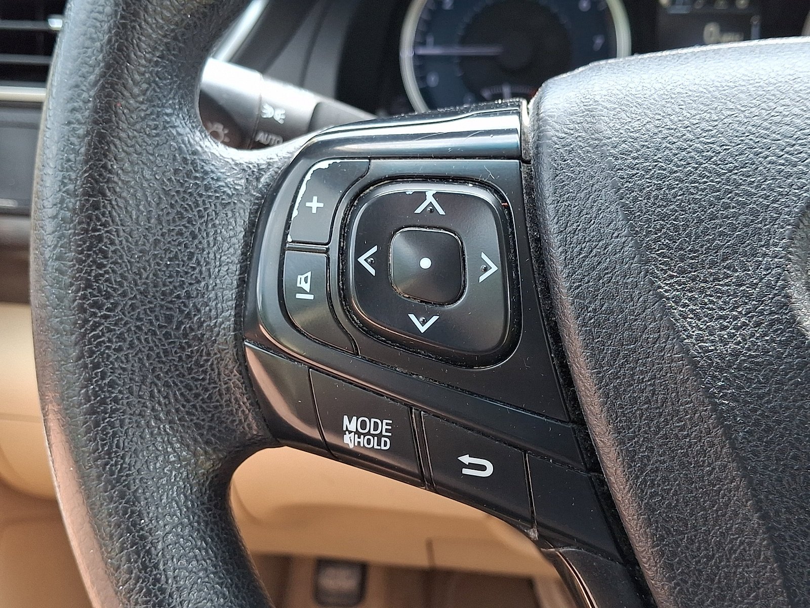 Used 2015 Creme Brulee Mica Toyota LE image 21