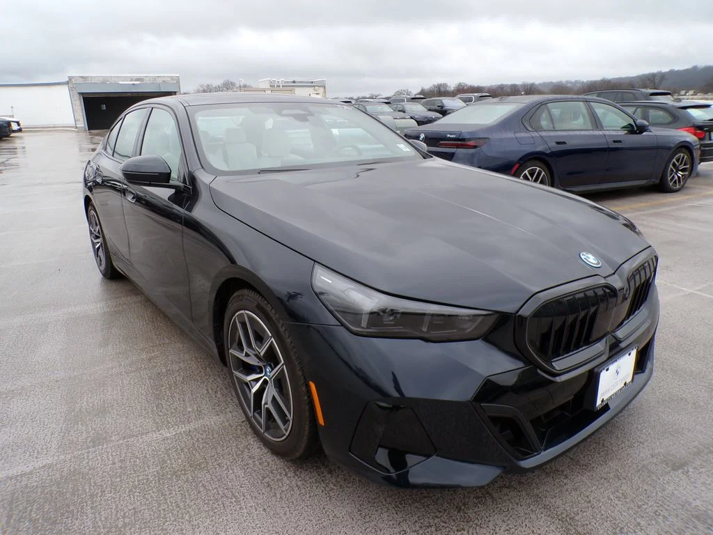 2025 BMW i5 xDrive40 Sedan's photo