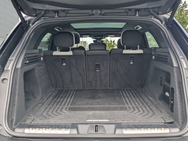 Used 2024 Gray Land Rover Dynamic SE image 13