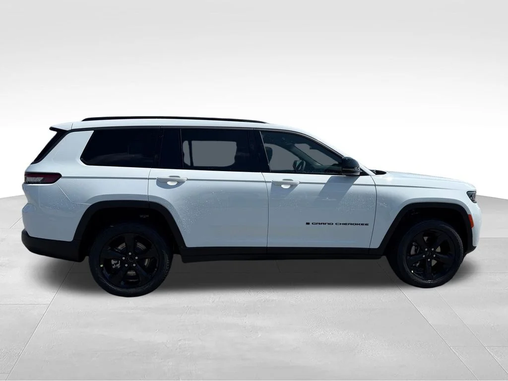 New 2026 Bright White Clear-Coat Exterior Paint Jeep Limited image 28