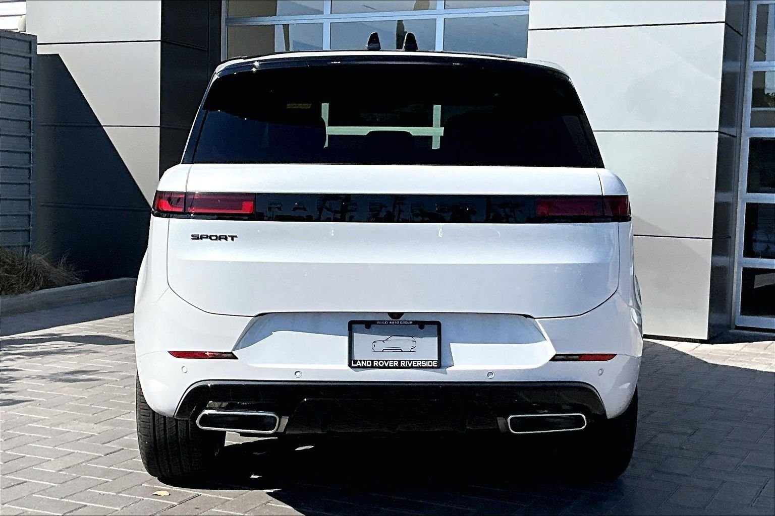 New 2026 Ostuni Pearl White Land Rover Dynamic SE image 4